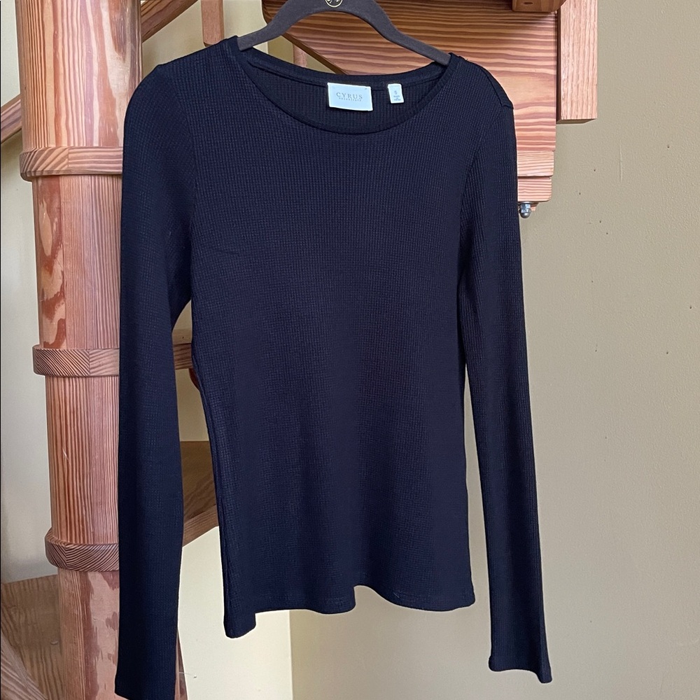 CYRUS Essentials Top
